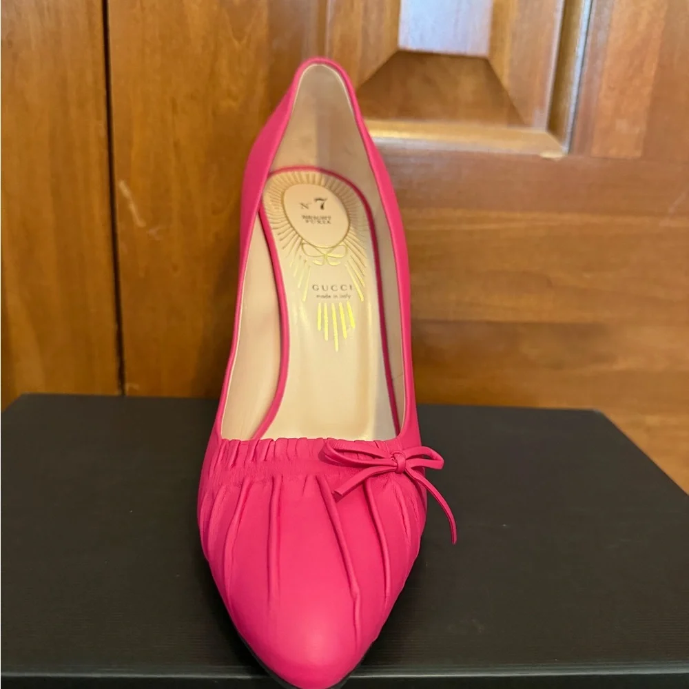 Gucci Hot Pink Pointed-Toe Bow Pumps - Picture 11 of 16